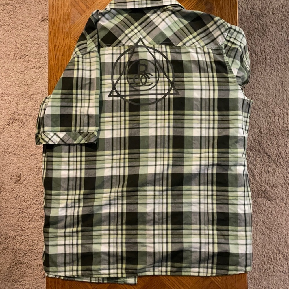 Rocawear Men’s Button Up T-Shirt - Size 3XL